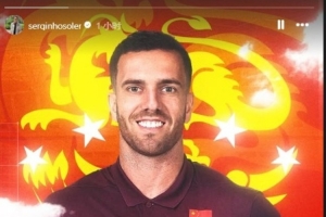 东亚杯首轮国足vs韩国，塞尔吉尼奥赛前发海报预热